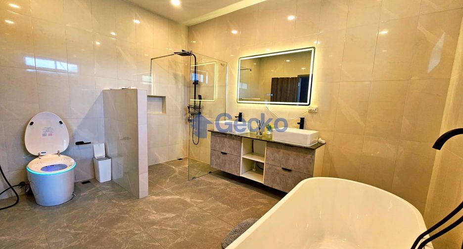 For sale 4 bedrooms house in Huay Yai, Pattaya