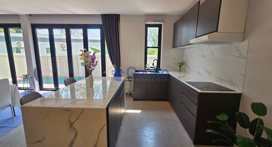 For sale 4 bedrooms house in Huay Yai, Pattaya
