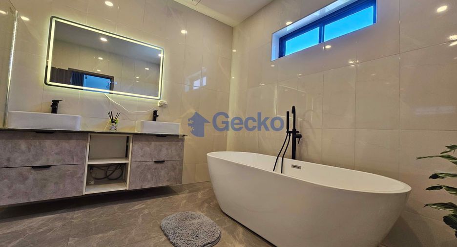 For sale 4 bedrooms house in Huay Yai, Pattaya