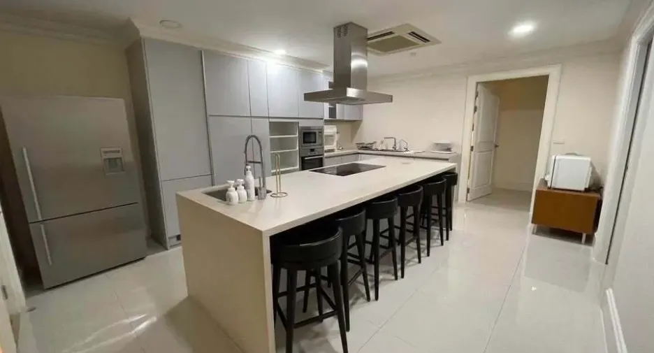 For rent 3 bedrooms office in Watthana, Bangkok