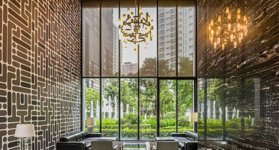 For rent 2 bedrooms condo in Khlong Toei, Bangkok