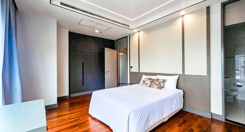 For rent 3 bedrooms condo in Pathum Wan, Bangkok