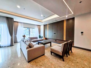 For rent 3 bedrooms condo in Pathum Wan, Bangkok
