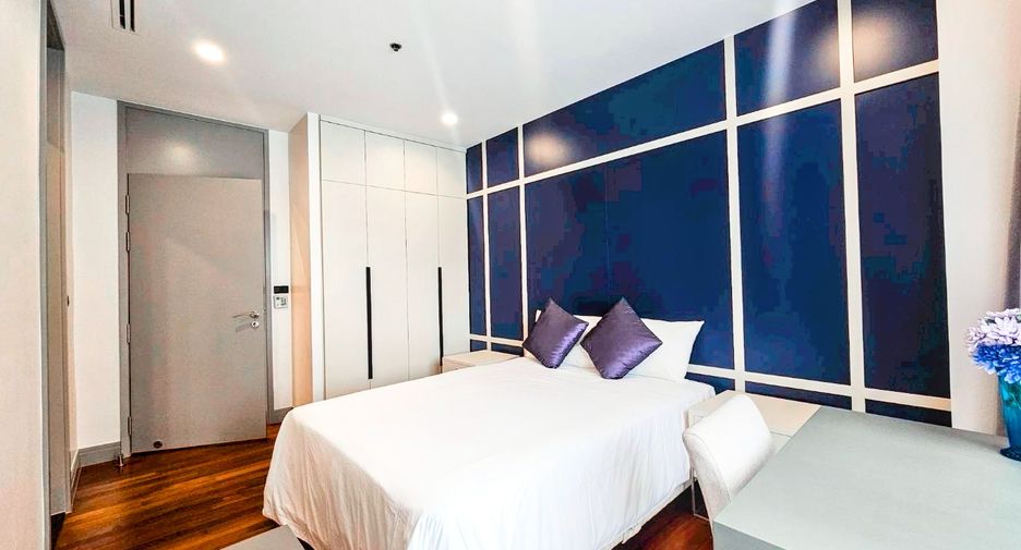 For rent 3 bedrooms condo in Pathum Wan, Bangkok