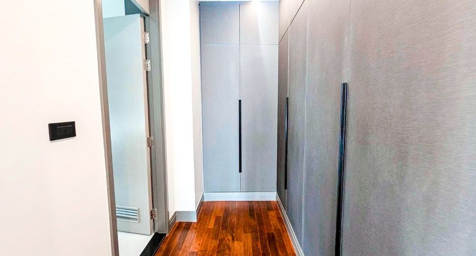 For rent 3 bedrooms condo in Pathum Wan, Bangkok