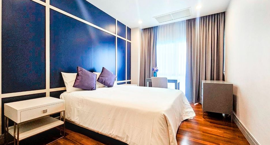 For rent 3 bedrooms condo in Pathum Wan, Bangkok