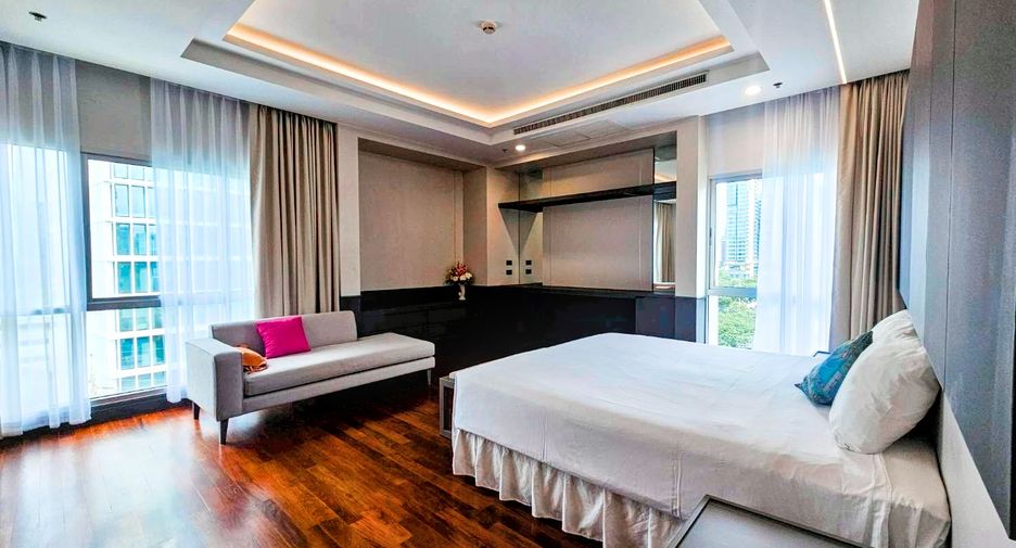 For rent 3 bedrooms condo in Pathum Wan, Bangkok