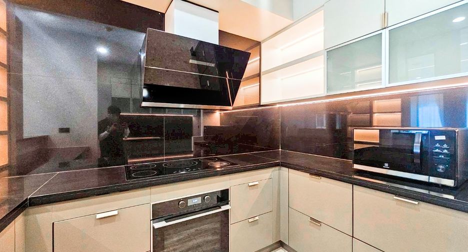 For rent 3 bedrooms condo in Pathum Wan, Bangkok