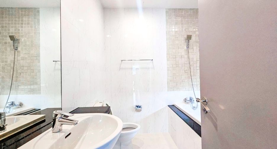 For rent 3 bedrooms condo in Pathum Wan, Bangkok