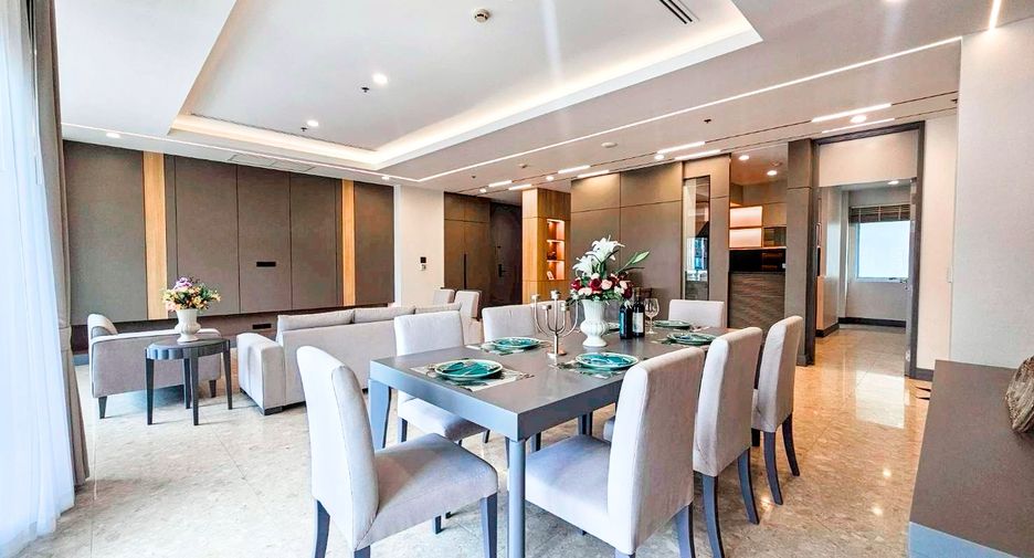 For rent 3 bedrooms condo in Pathum Wan, Bangkok