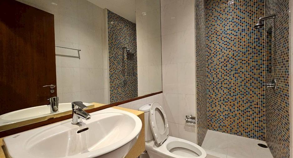 For rent 3 bedrooms condo in Pathum Wan, Bangkok