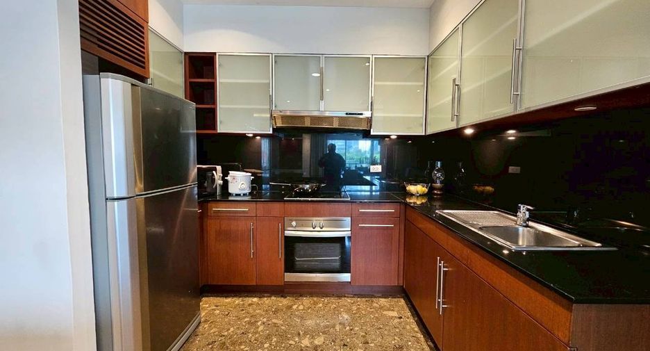 For rent 3 bedrooms condo in Pathum Wan, Bangkok