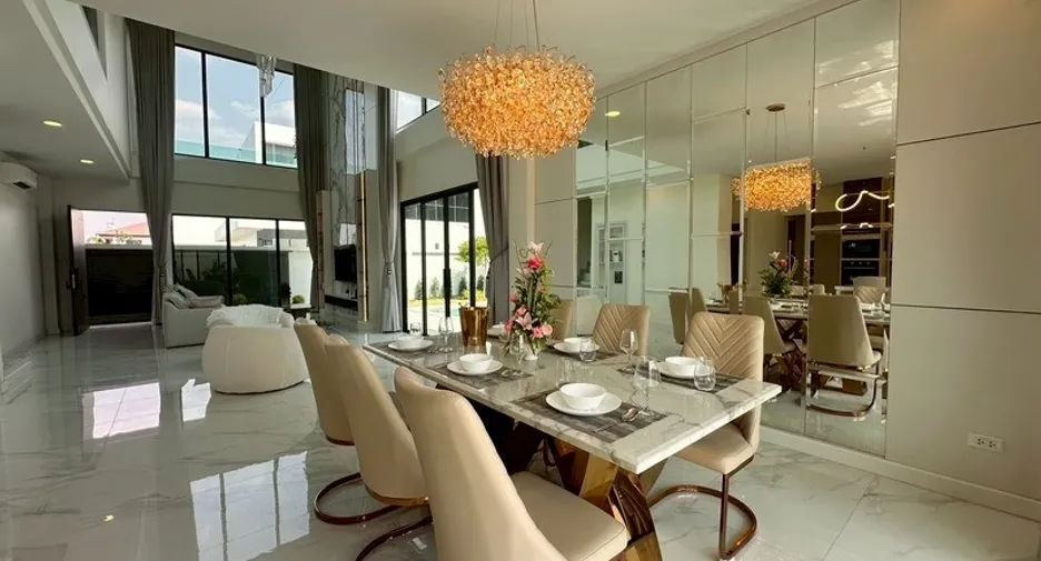 Villa en venta de 6 habitaciones en East Pattaya, Pattaya
