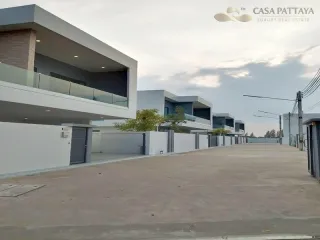 For sale 6 ベッドルーム villa in Bang Lamung, Chonburi