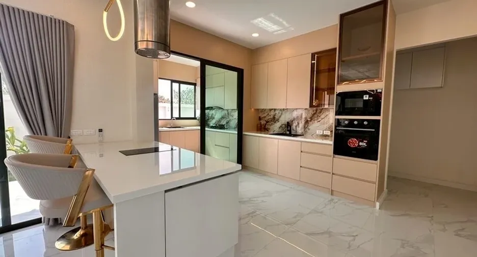 Villa en venta de 6 habitaciones en East Pattaya, Pattaya