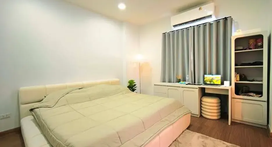 For sale 4 bedrooms house in East Pattaya, Pattaya