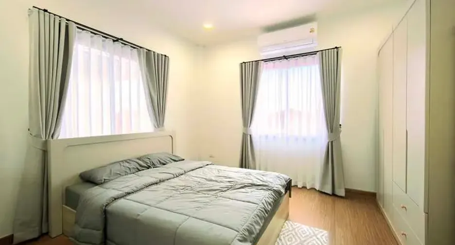 For sale 4 bedrooms house in East Pattaya, Pattaya