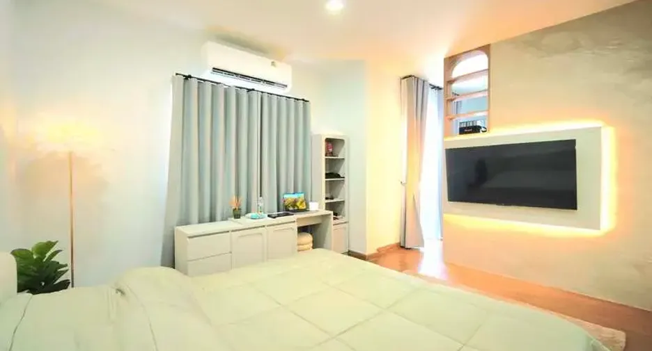 For sale 4 bedrooms house in East Pattaya, Pattaya