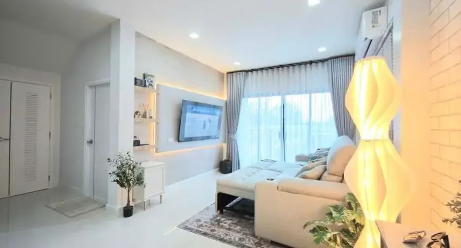 For sale 4 bedrooms house in East Pattaya, Pattaya