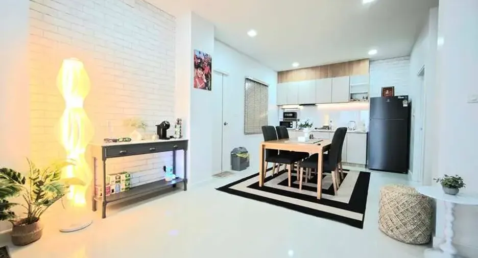 For sale 4 bedrooms house in East Pattaya, Pattaya