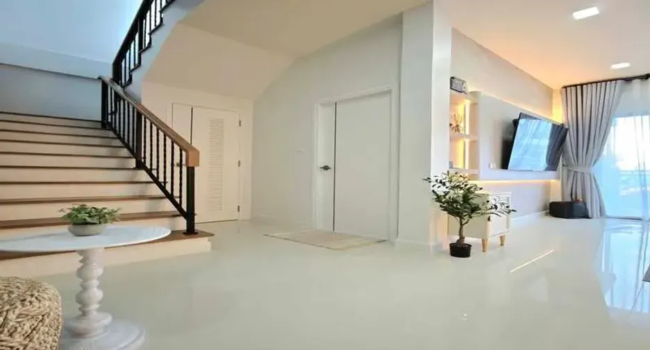 For sale 4 bedrooms house in East Pattaya, Pattaya