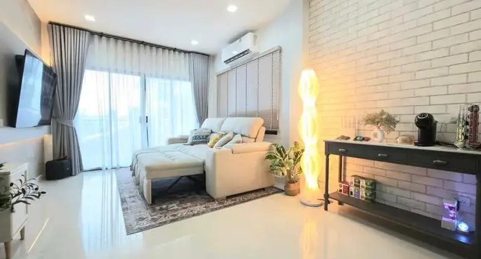 For sale 4 bedrooms house in East Pattaya, Pattaya
