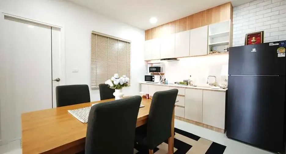 For sale 4 bedrooms house in East Pattaya, Pattaya