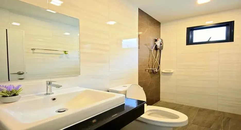 For sale 4 bedrooms house in East Pattaya, Pattaya
