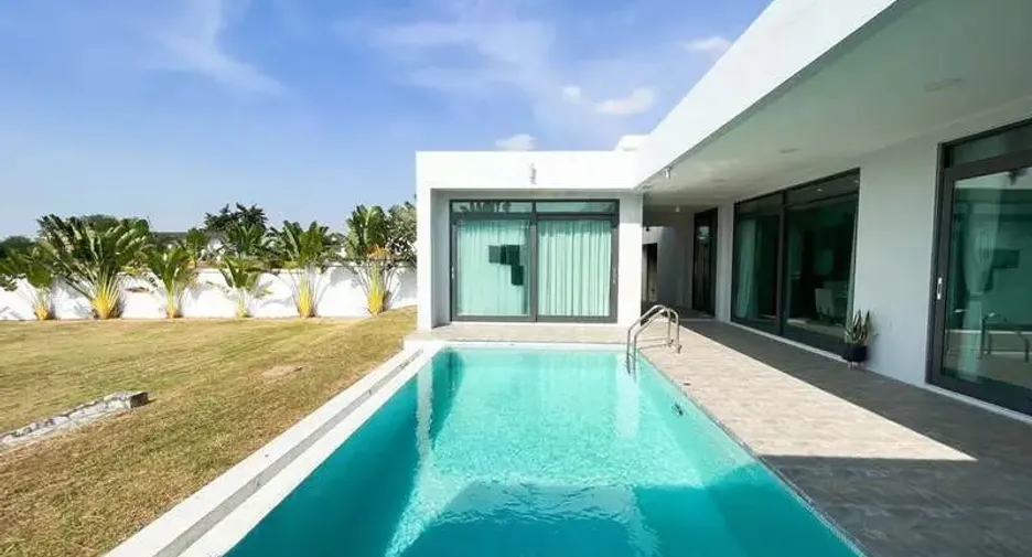 For sale 3 bedrooms villa in East Pattaya, Pattaya