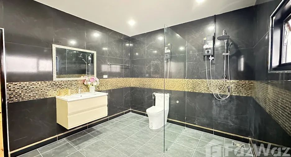 For sale 3 bedrooms house in East Pattaya, Pattaya