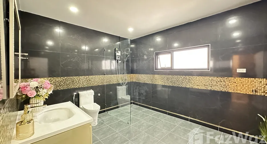 For sale 3 bedrooms house in East Pattaya, Pattaya