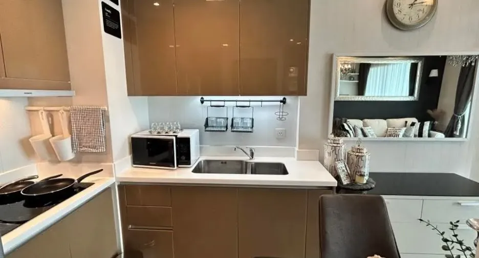 For rent 2 bedrooms condo in Khlong Toei, Bangkok