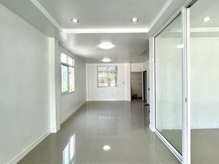 For sale 3 bedrooms townhouse in Mueang Samut Prakan, Samut Prakan