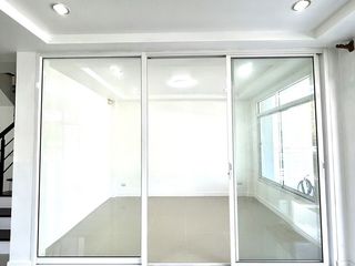 For sale 3 bedrooms townhouse in Mueang Samut Prakan, Samut Prakan