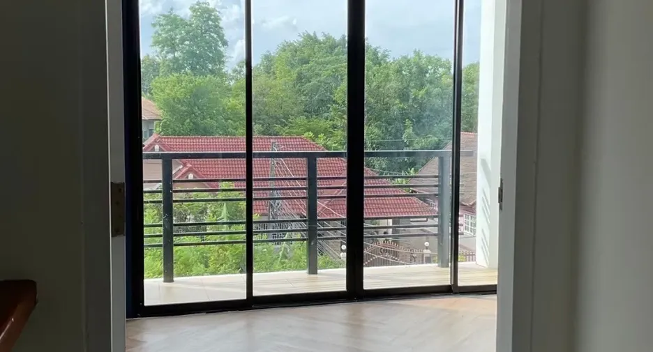 For rent 5 bedrooms townhouse in Mueang Phuket, Phuket