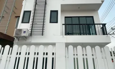 For rent 5 bedrooms townhouse in Mueang Phuket, Phuket