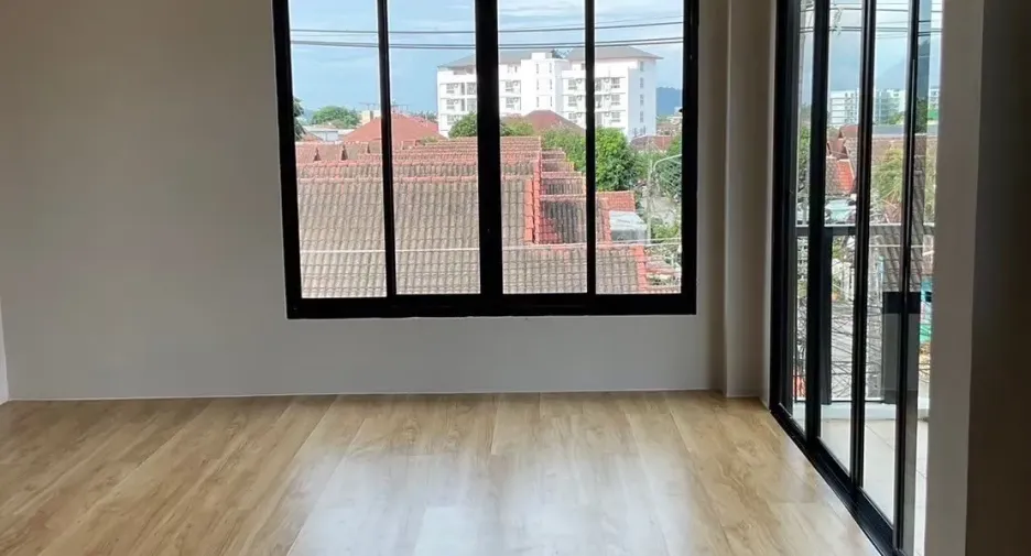 For rent 5 bedrooms townhouse in Mueang Phuket, Phuket