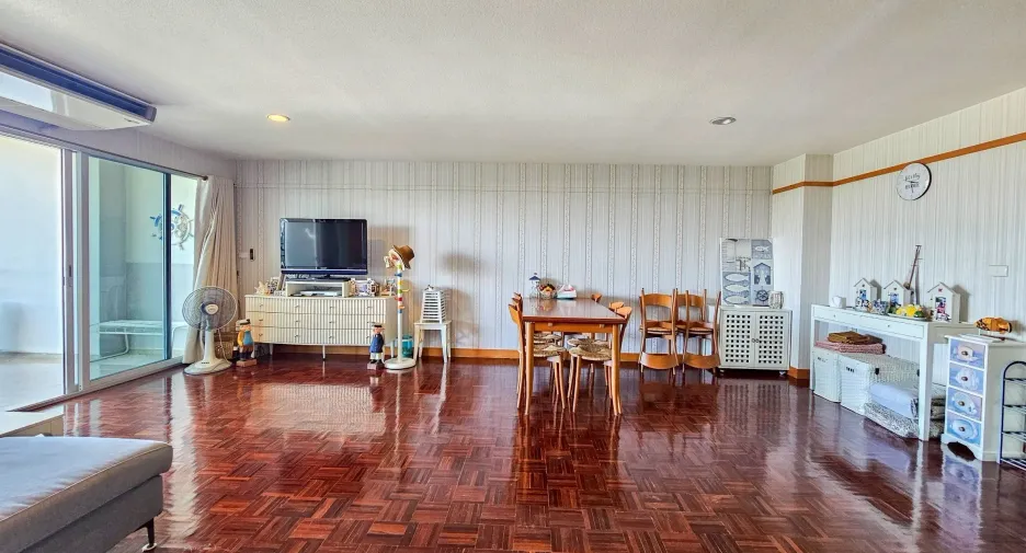 For sale 2 bedrooms condo in Cha Am, Phetchaburi