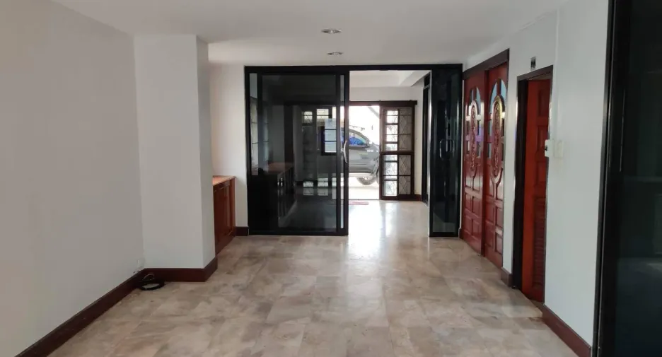 For rent 3 bedrooms house in Bueng Kum, Bangkok
