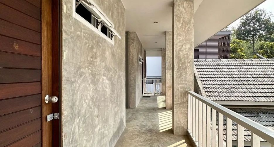 For sale 6 bedrooms house in Mueang Chiang Mai, Chiang Mai