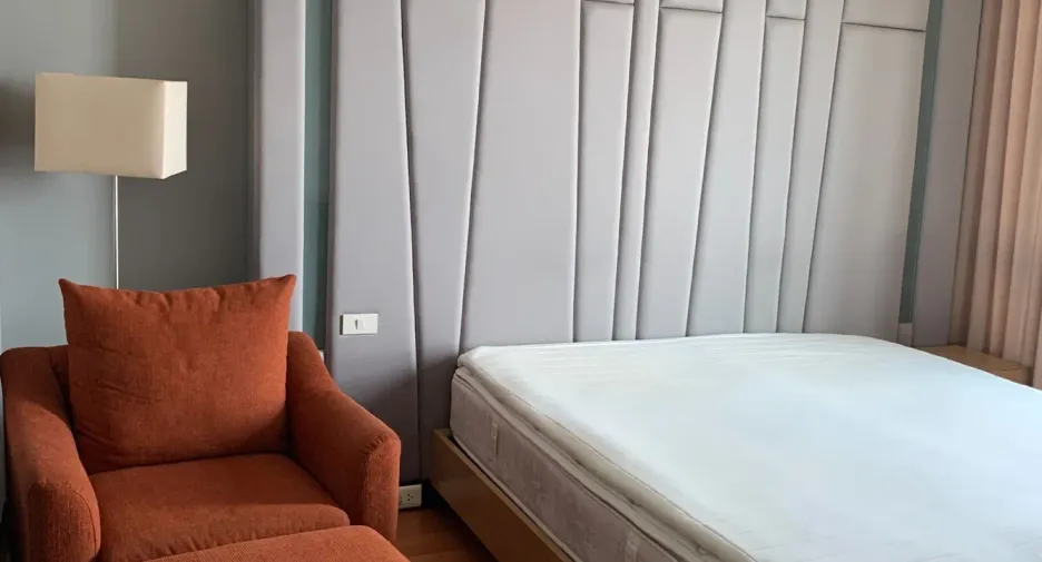 For rent 2 bedrooms condo in Yan Nawa, Bangkok