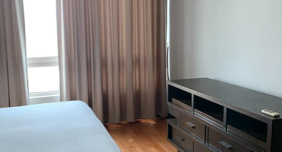 For rent 2 bedrooms condo in Yan Nawa, Bangkok
