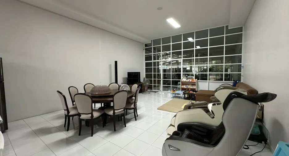 À vendre et à louer 5 chambres local commercial à Mueang Chumphon, Chumphon