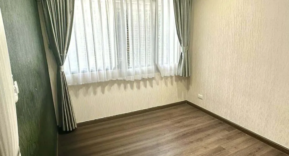 For rent 3 bedrooms townhouse in Mueang Nonthaburi, Nonthaburi