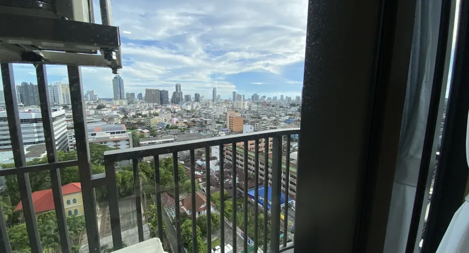 For rent 2 bedrooms condo in Khlong San, Bangkok