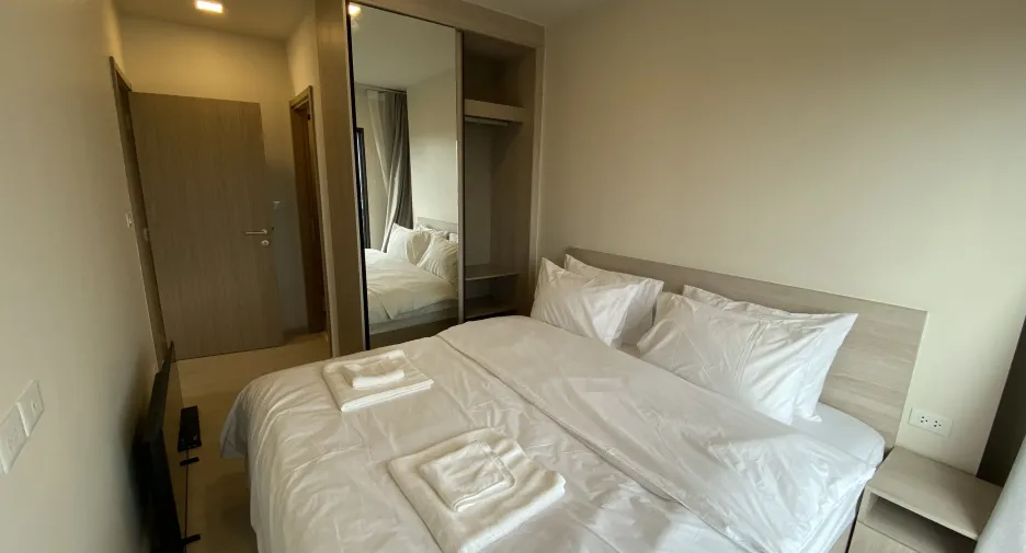 For rent 2 bedrooms condo in Khlong San, Bangkok