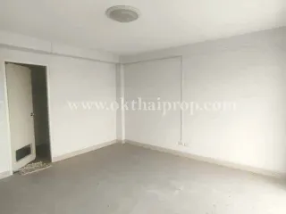 出售 6 卧室 联排别墅 在 Phutthamonthon, Nakhon Pathom
