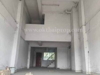Reihenhaus zum Kauf mit 6 Zimmer in Phutthamonthon, Nakhon Pathom