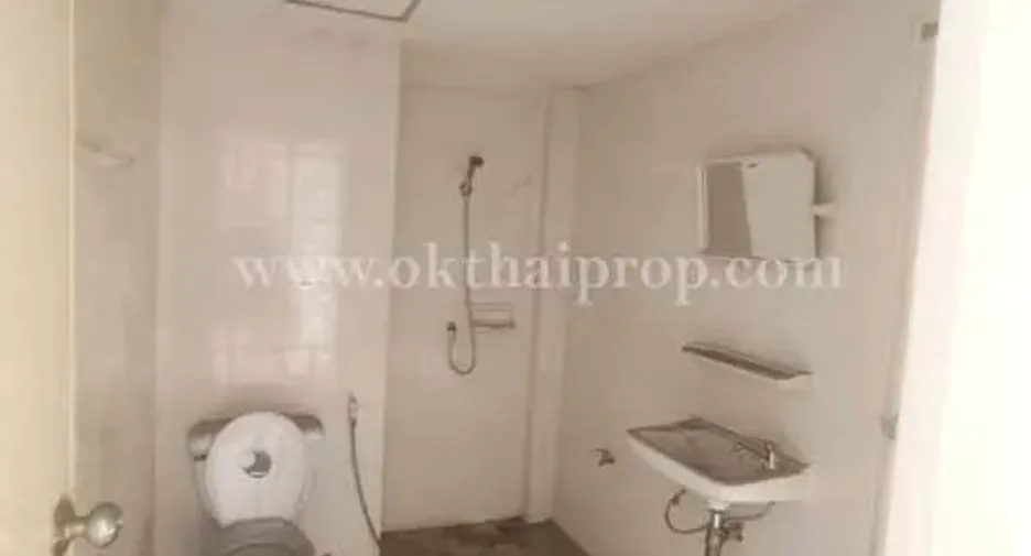 Casa adosada en venta de 6 habitaciones en Phutthamonthon, Nakhon Pathom