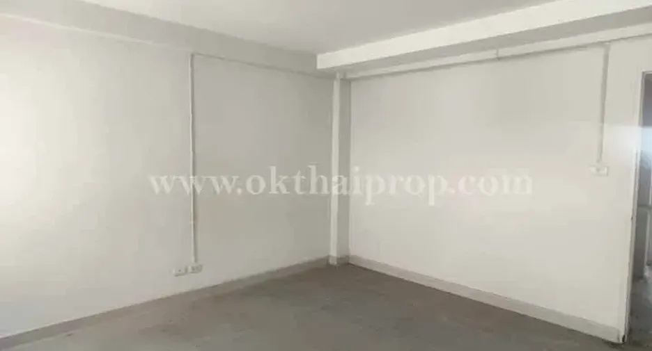 Casa adosada en venta de 6 habitaciones en Phutthamonthon, Nakhon Pathom